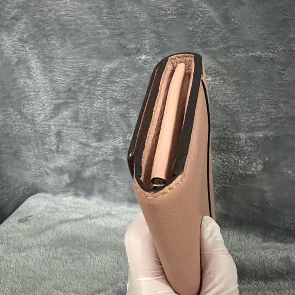 LOUIS VUITTON CAPUCINES WALLET - Picture 12 of 17